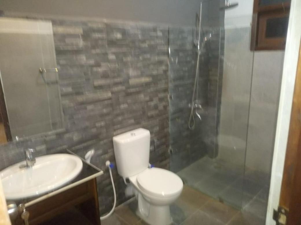 Проживание в семье Riverdale Ridge Канди